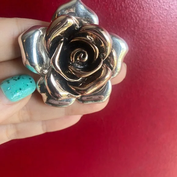 Calling all rose lovers rose statement silver necklace & smaller earrings set - Picture 5 of 7